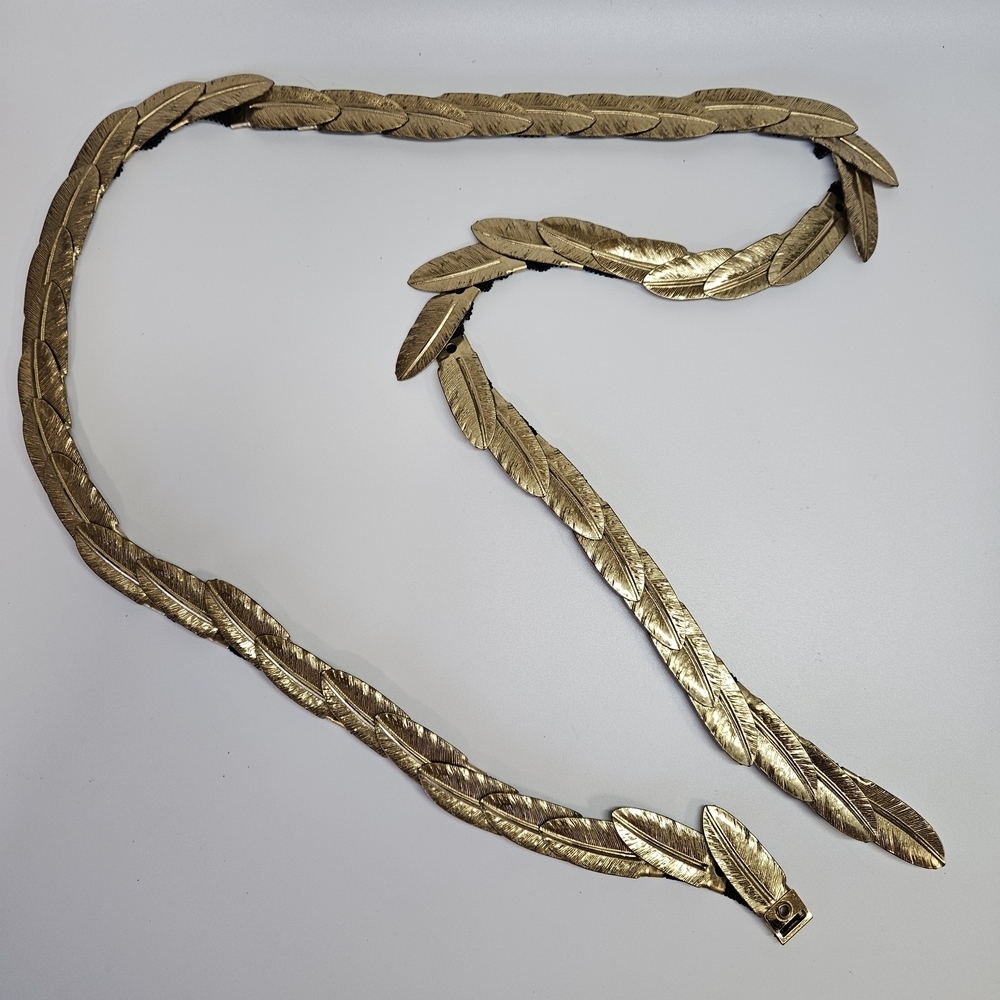 VINTAGE MCM Gold Tone Metal Overlapping Feather Links Belt 47-50"
